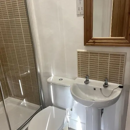 The Greyhound 3* Shap