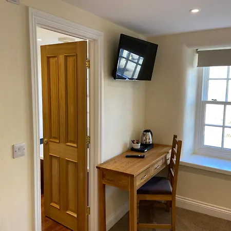 The Greyhound 3* Shap