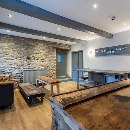 Bed & Breakfast The Greyhound 3*