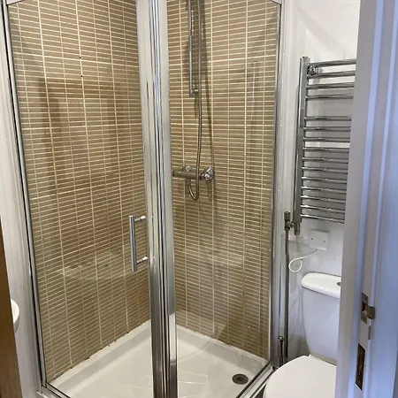 The Greyhound 3* Shap