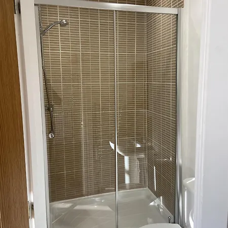 The Greyhound 3* Shap