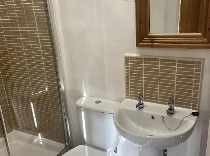 The Greyhound 3* Shap