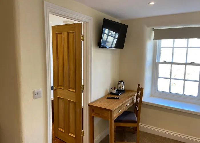 The Greyhound 3* Shap