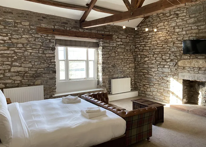 The Greyhound 3* Shap