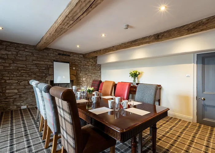 The Greyhound 3* Shap