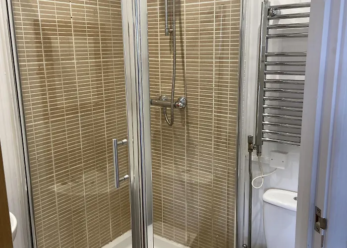 The Greyhound 3* Shap