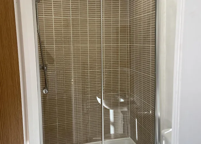 The Greyhound 3* Shap